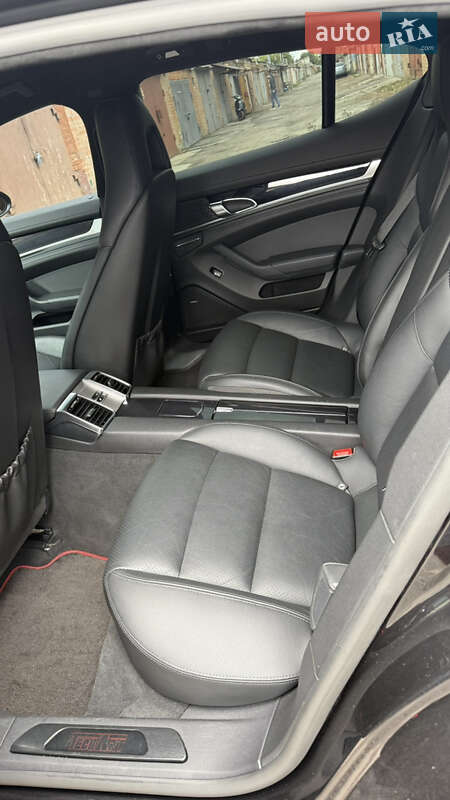 Фастбэк Porsche Panamera 2011 в Полтаве