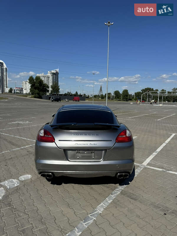 Фастбек Porsche Panamera 2011 в Києві