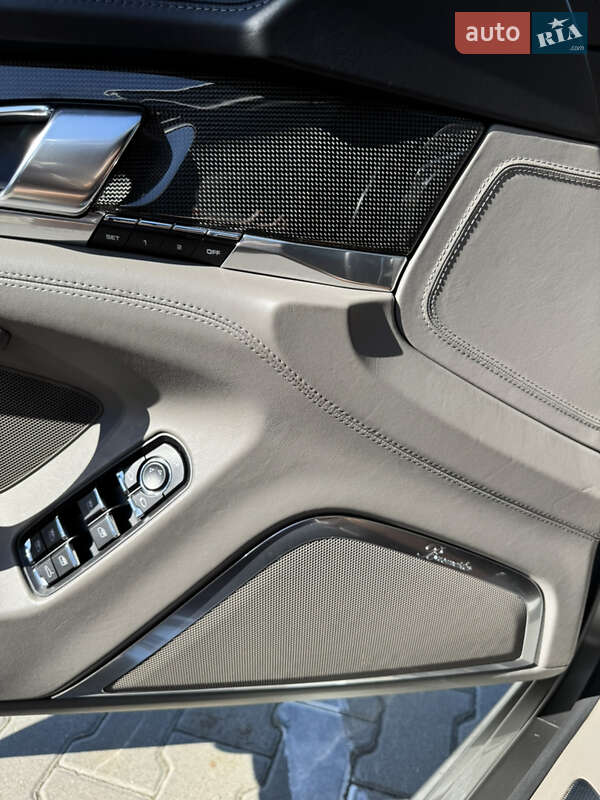 Фастбек Porsche Panamera 2011 в Києві