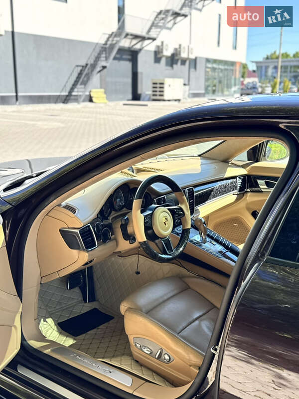 Фастбек Porsche Panamera 2010 в Хмельницькому