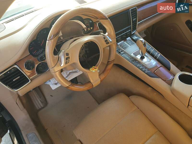 Фастбэк Porsche Panamera 2012 в Николаеве
