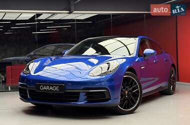 Фастбэк Porsche Panamera 2018 в Киеве