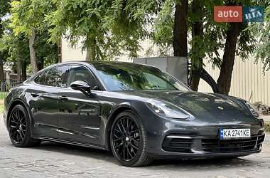 Фастбэк Porsche Panamera 2018 в 