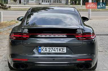 Фастбэк Porsche Panamera 2018 в 