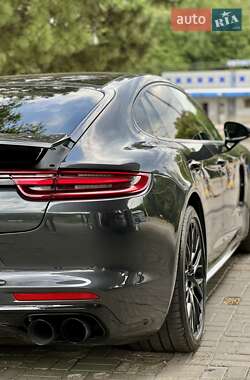 Фастбэк Porsche Panamera 2018 в 