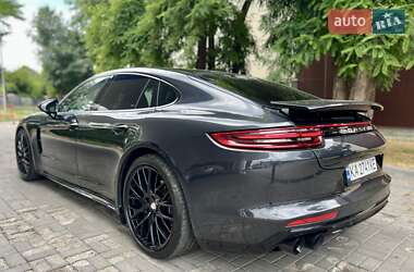 Фастбэк Porsche Panamera 2018 в 