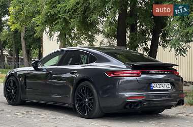 Фастбэк Porsche Panamera 2018 в 