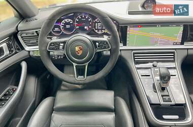 Фастбэк Porsche Panamera 2018 в 