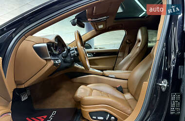 Фастбэк Porsche Panamera 2021 в 