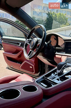 Фастбэк Porsche Panamera 2020 в 