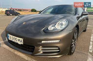 Фастбэк Porsche Panamera 2013 в Киеве