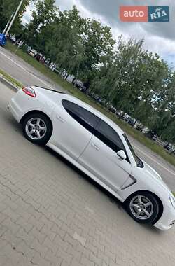 Фастбэк Porsche Panamera 2012 в 