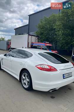 Фастбэк Porsche Panamera 2012 в 