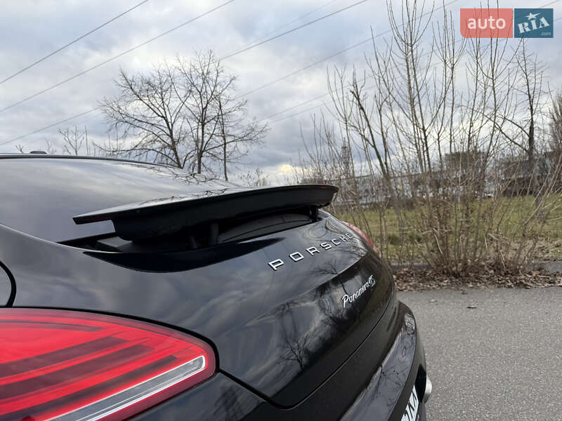 Фастбэк Porsche Panamera 2014 в Киеве