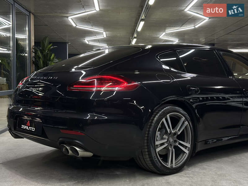 Фастбэк Porsche Panamera 2013 в Одессе