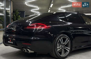 Фастбэк Porsche Panamera 2013 в 