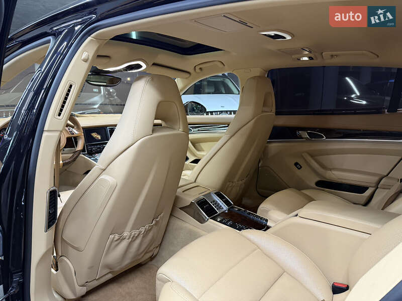 Фастбэк Porsche Panamera 2013 в Одессе