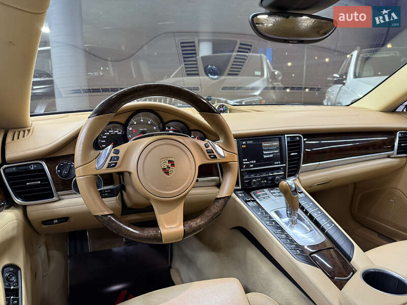 Фастбэк Porsche Panamera 2013 в Одессе