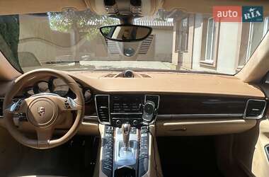 Фастбэк Porsche Panamera 2012 в 