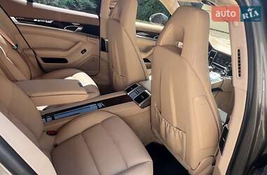 Фастбэк Porsche Panamera 2012 в 