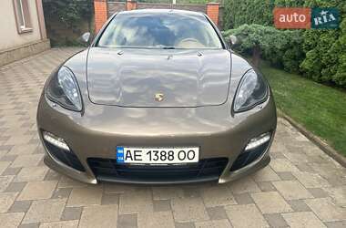 Фастбэк Porsche Panamera 2012 в 