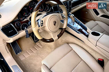 Фастбэк Porsche Panamera 2013 в 