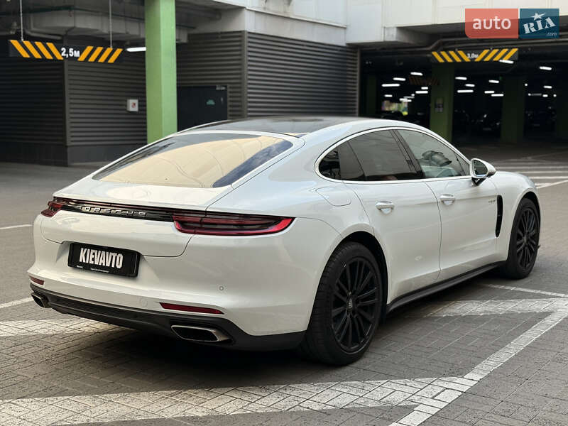 Фастбек Porsche Panamera 2018 в Києві