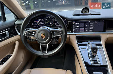 Фастбек Porsche Panamera 2018 в 