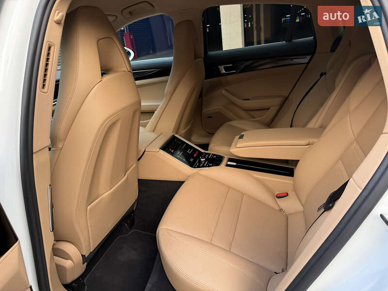 Фастбек Porsche Panamera 2018 в Києві