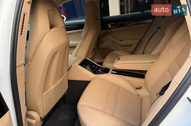 Фастбек Porsche Panamera 2018 в 