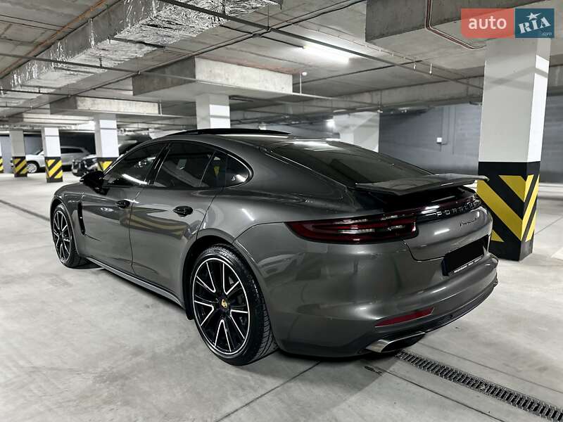 Фастбэк Porsche Panamera 2018 в Днепре