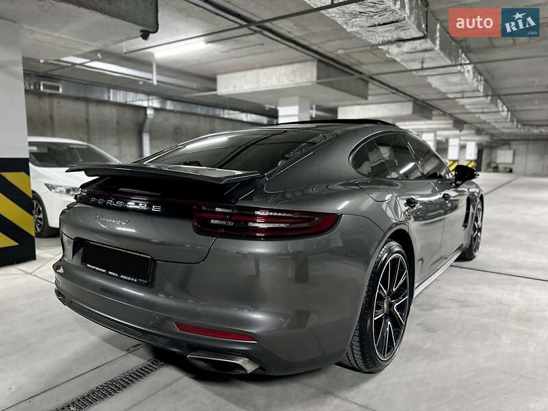 Фастбэк Porsche Panamera 2018 в Днепре