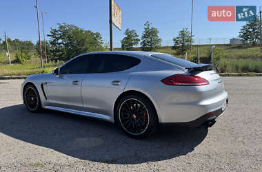 Фастбэк Porsche Panamera 2013 в 