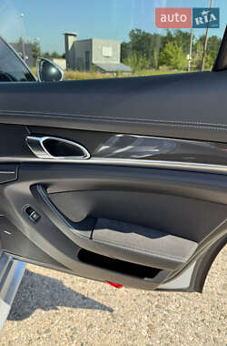 Фастбэк Porsche Panamera 2013 в 