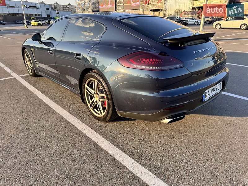 Фастбэк Porsche Panamera 2013 в Киеве