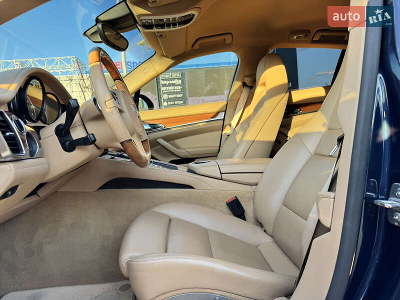 Фастбэк Porsche Panamera 2013 в Киеве