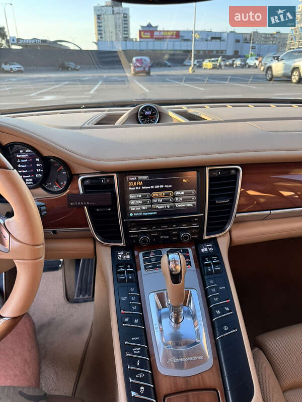 Фастбэк Porsche Panamera 2013 в Киеве