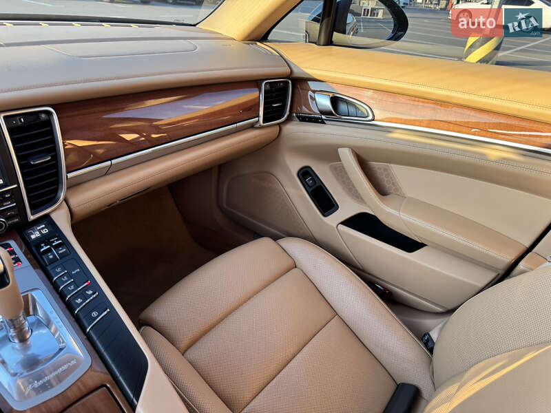 Фастбэк Porsche Panamera 2013 в Киеве
