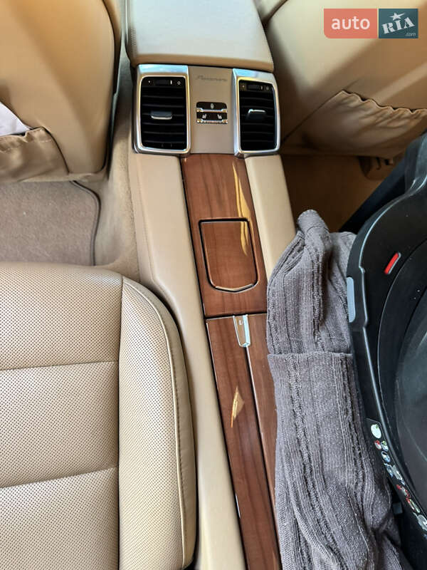 Фастбэк Porsche Panamera 2013 в Киеве