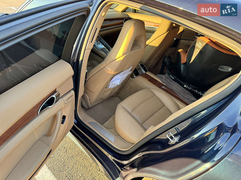 Фастбэк Porsche Panamera 2013 в Киеве
