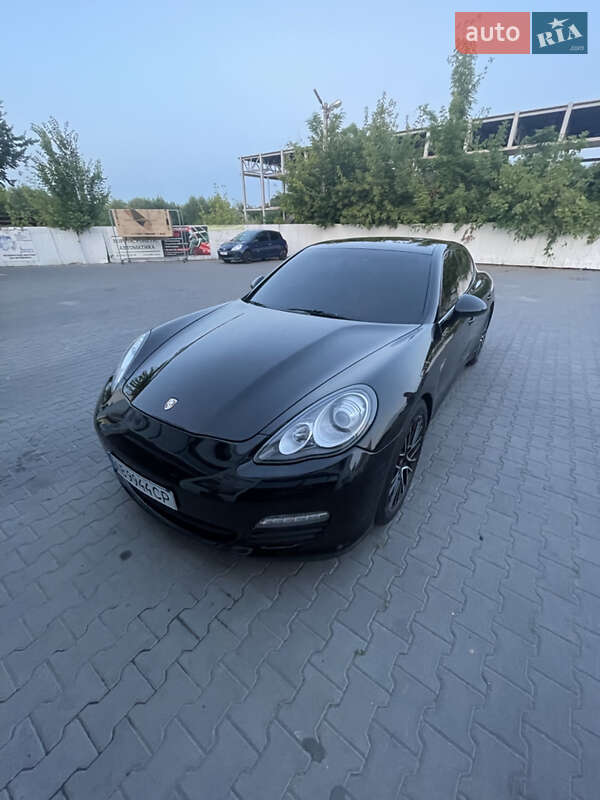 Фастбэк Porsche Panamera 2011 в Виннице