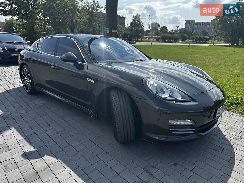 Фастбэк Porsche Panamera 2010 в 