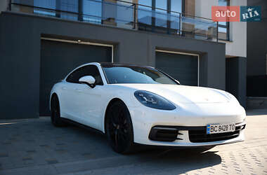 Фастбэк Porsche Panamera 2019 в 