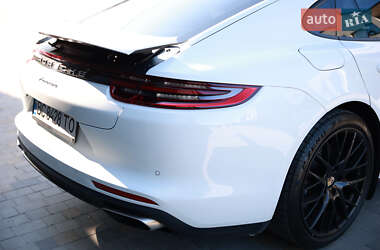 Фастбэк Porsche Panamera 2019 в 