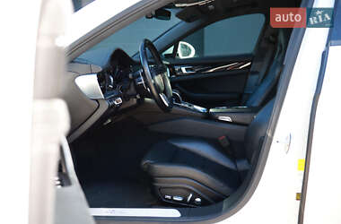 Фастбэк Porsche Panamera 2019 в 