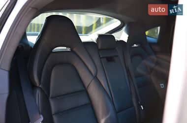 Фастбэк Porsche Panamera 2019 в 
