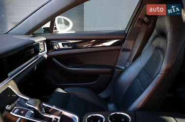 Фастбэк Porsche Panamera 2019 в 