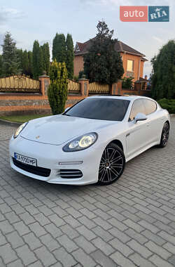 Фастбек Porsche Panamera 2015 в Києві