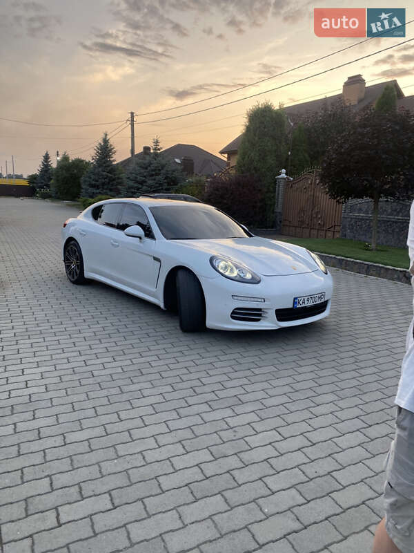 Фастбэк Porsche Panamera 2015 в Киеве