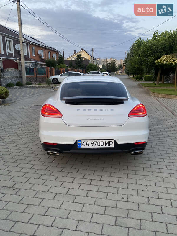 Фастбэк Porsche Panamera 2015 в Киеве